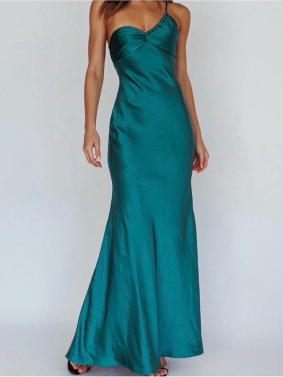 Selfie Leslie Dresses & Skirts - Selfie Leslie One Strap Satin Gown
